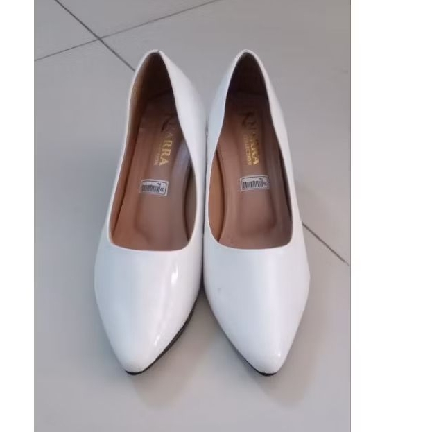 sepatu heels putih wanita