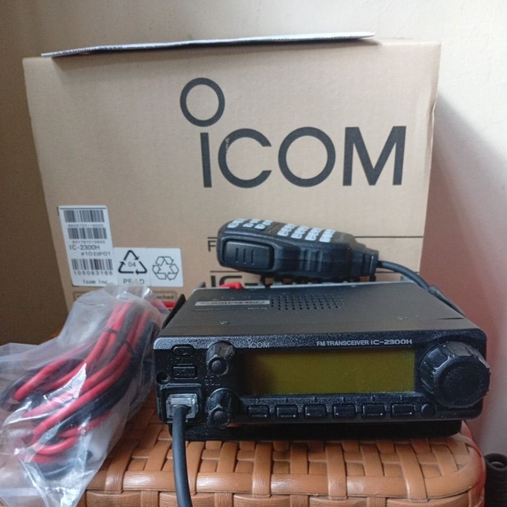 radio rig icom ic-2300h
