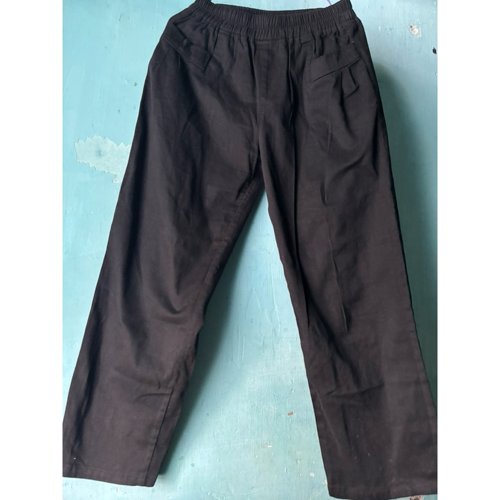 PL celana hitam
