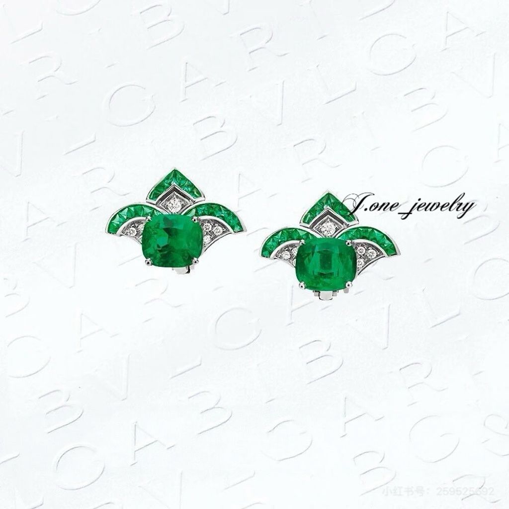 Anting Roman Wonders Emerald Cut