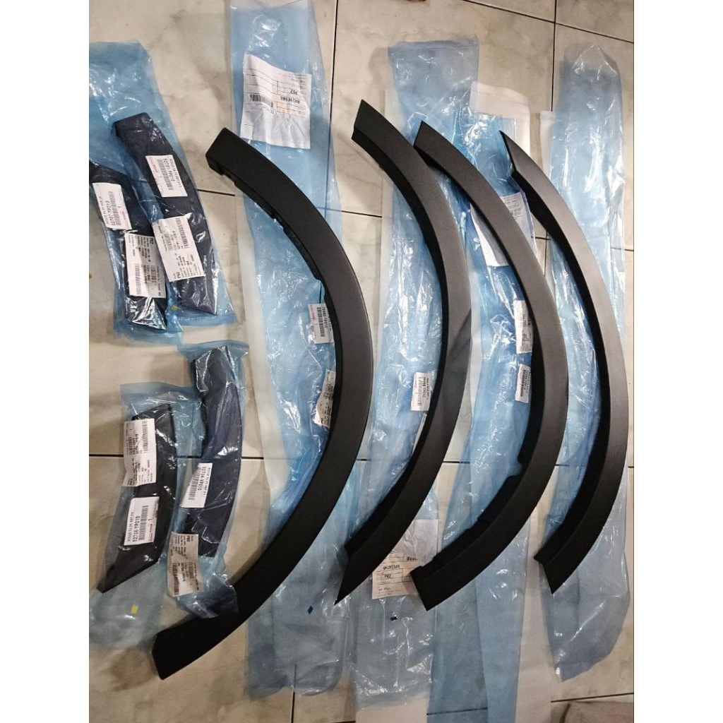 BODYKIT Over Fender Innova Venturer 2016 2017 2018 2019 2020 1Set Original