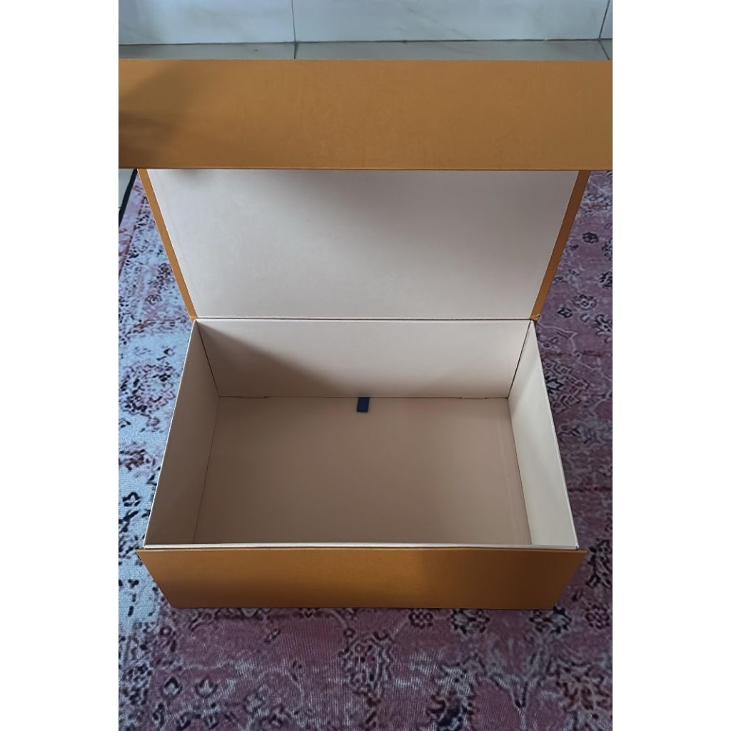 Box LV Magnetic Authentic