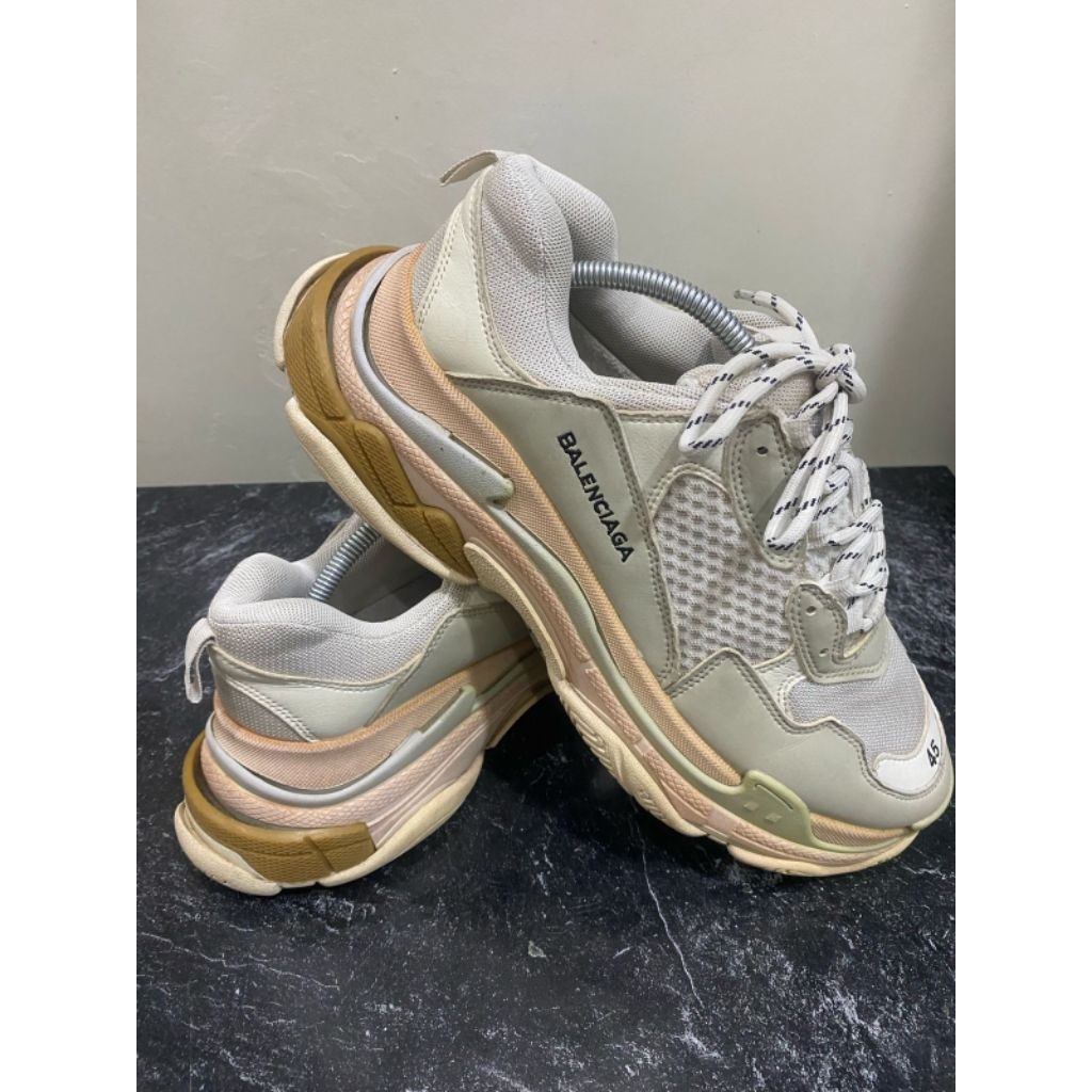 Sepatu Kets BALENCIAGA ITALY Pria warna putih aksen abu abu Second Original