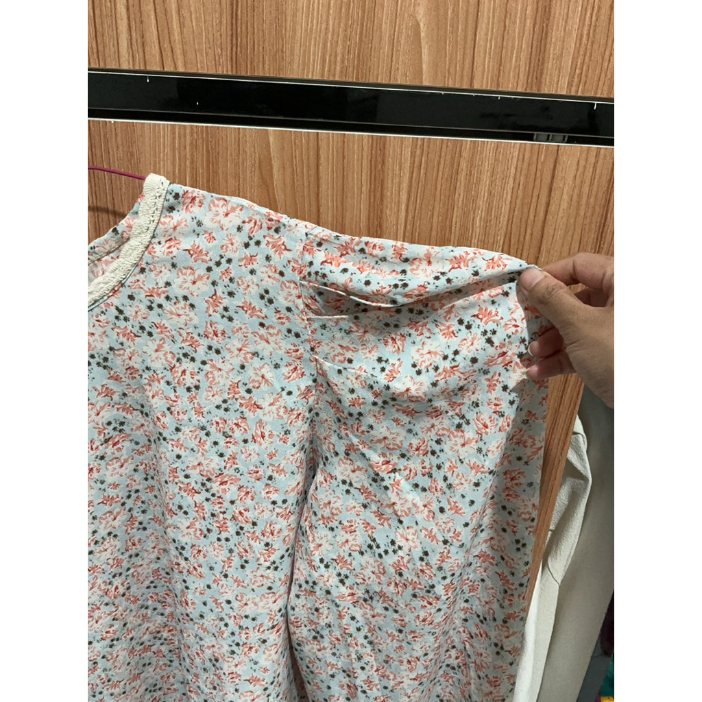 PRELOVED  Blouse Bunga Bunga
