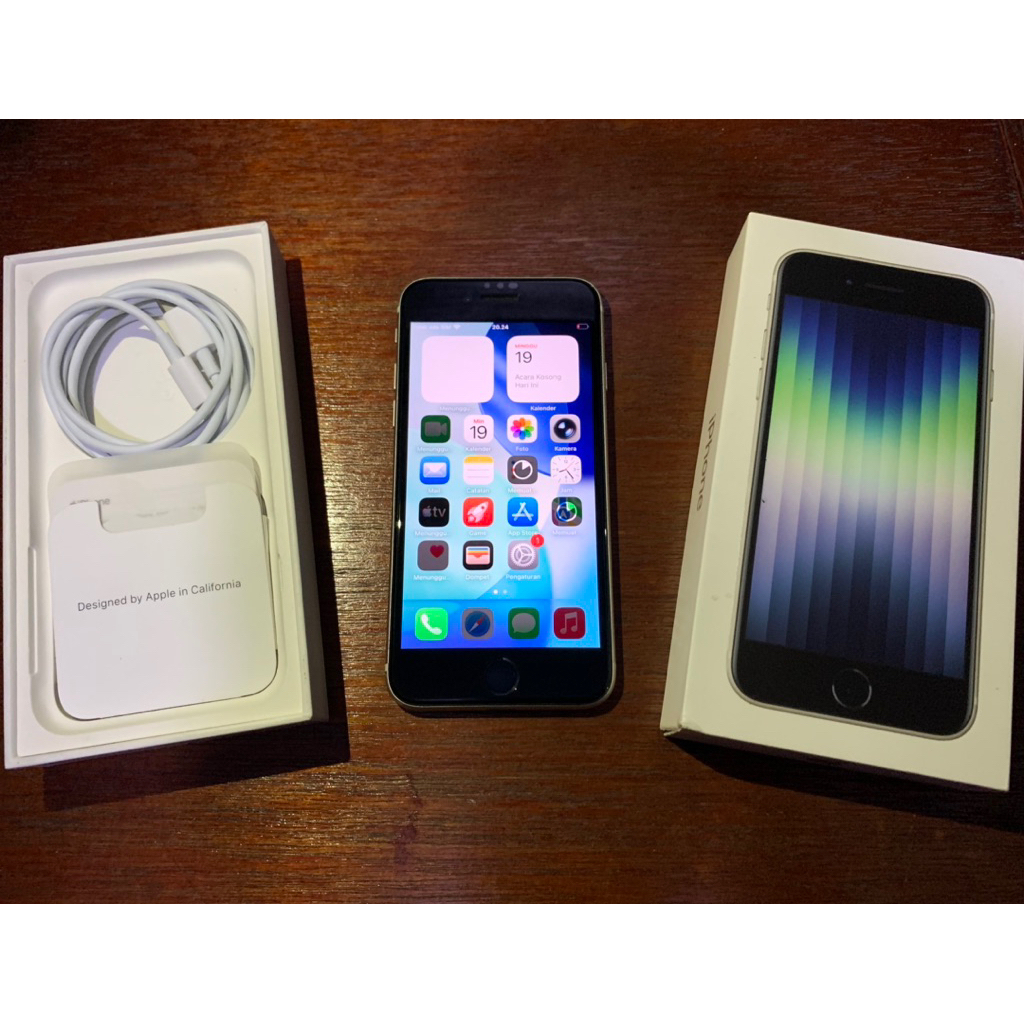 Iphone SE 3 2022 128gb Starlight / Putih Ex Ibox Fullset Mulus