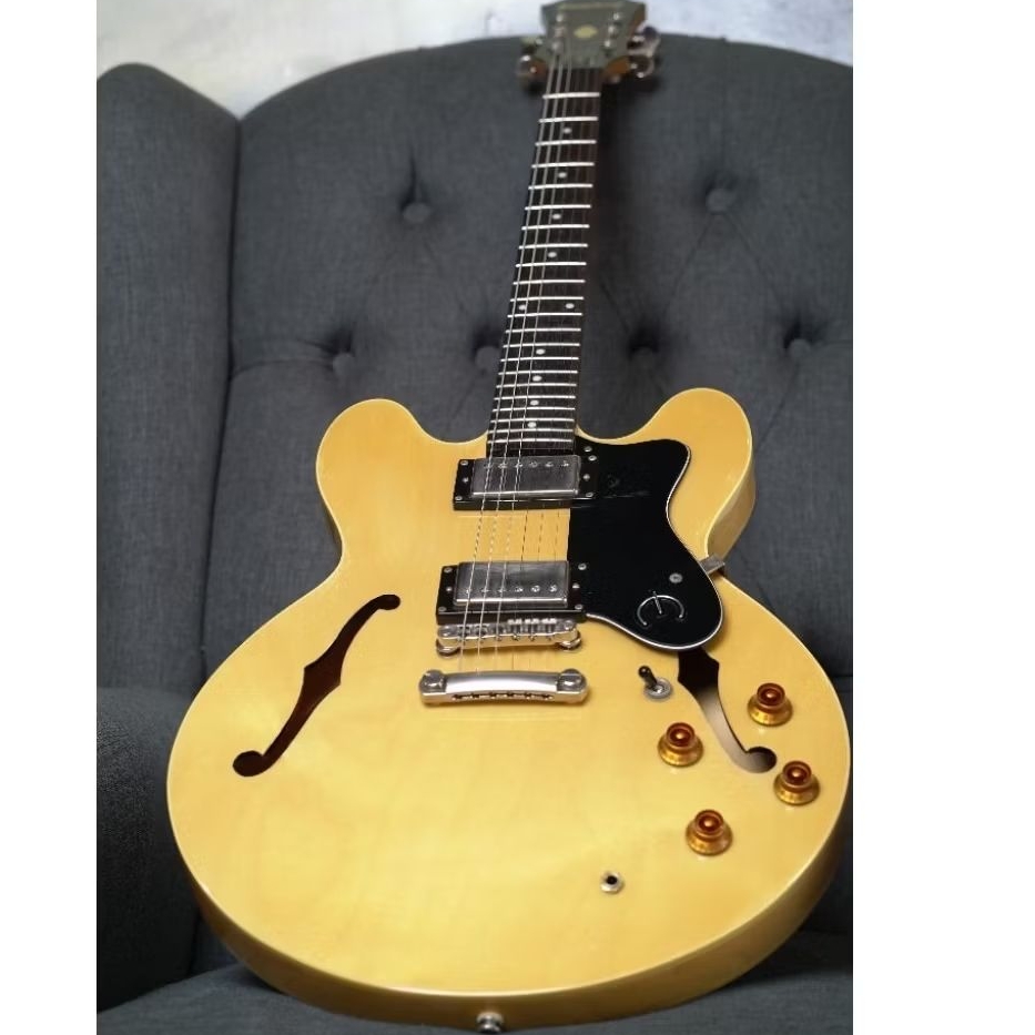 Epiphone Dot ES-335 Natural – Semi Hollow Vibes yang Elegan