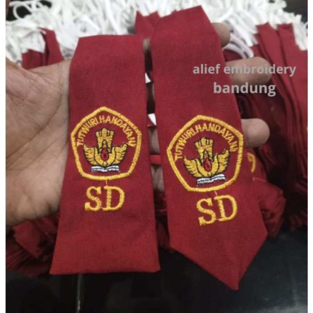 Dasi SD Logo Bordir Tutwuri PANJANG 25 CM ( Harga Grosir ) / DASI SD MERAH ANAK SEKOLAH SD / DASI SD