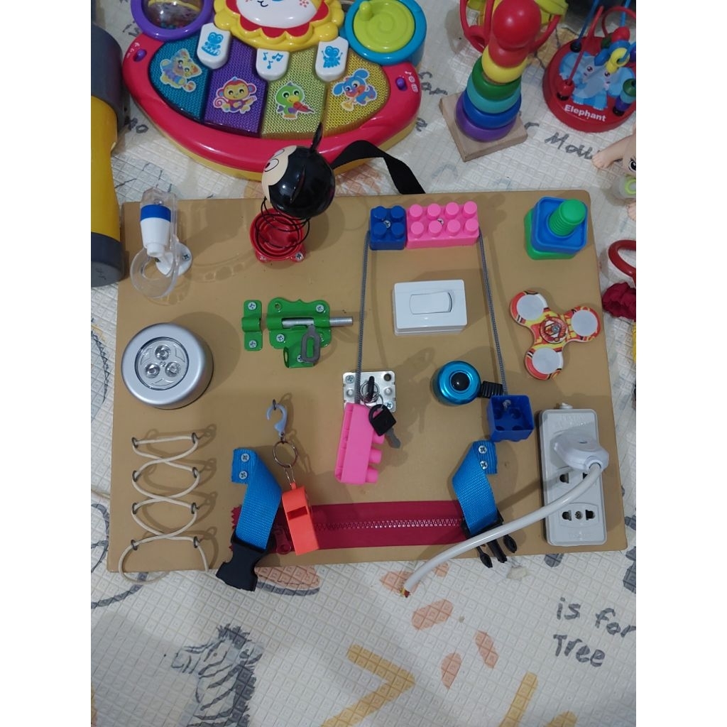 Preloved Busy Board Mainan Anak