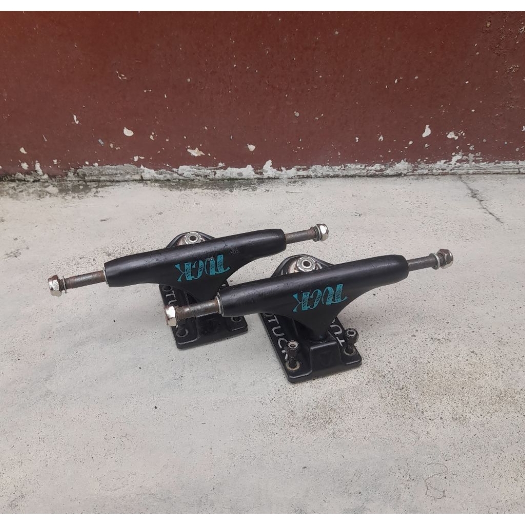 Skateboard Truck Tuck + boltnuts second / bekas