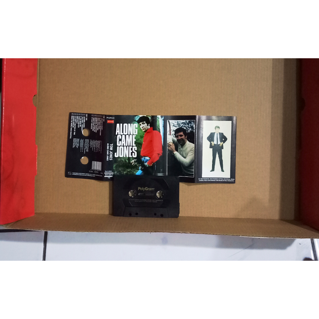 TOM JONES - ALONG CAME JONES - Kaset
