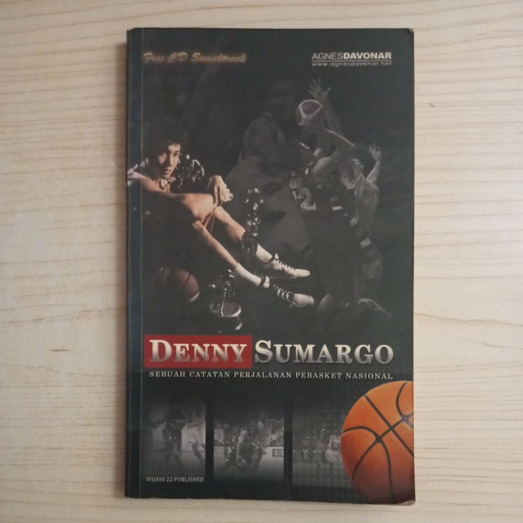 BUKU DENNY SUMARGO SEBUAH CATATAN PERJALANAN PEBASKET NASIONAL
