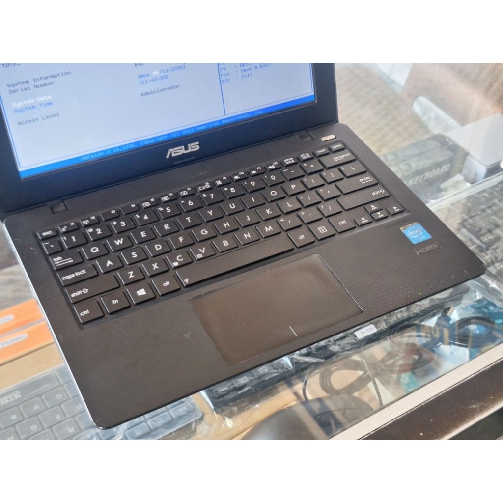 NETBOOK ASUS X200M SECOND MINUS NO SSD/HDD NO ADAPTOR