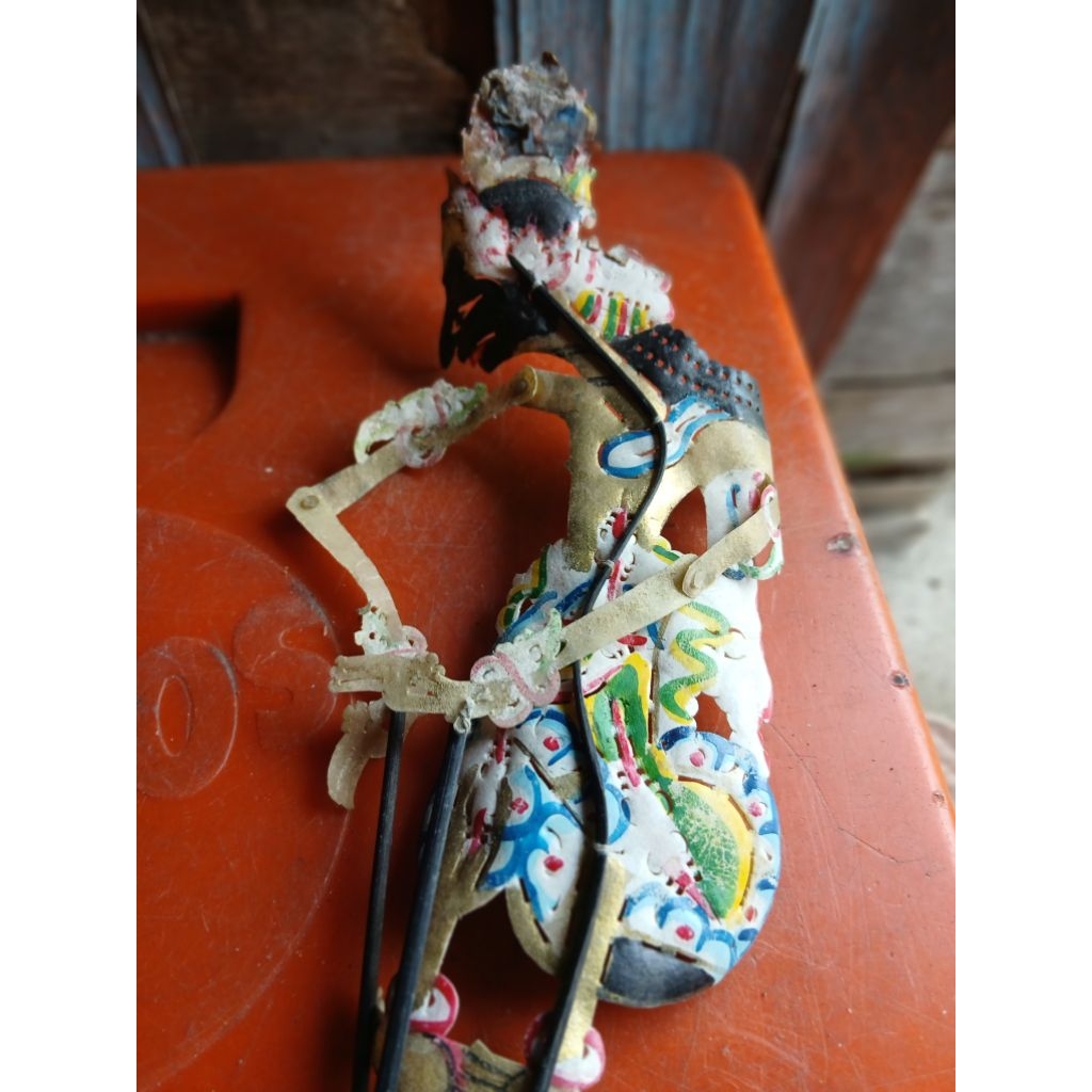 Hiasan dinding kulit berukir karakter wayang 165rb jadul antik vintage lawas display dianggap mati