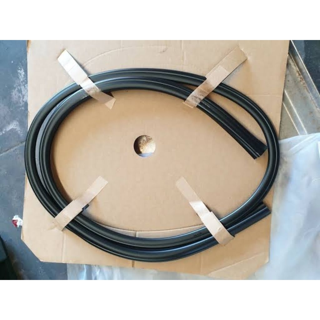 karet kaca depan pajero v93