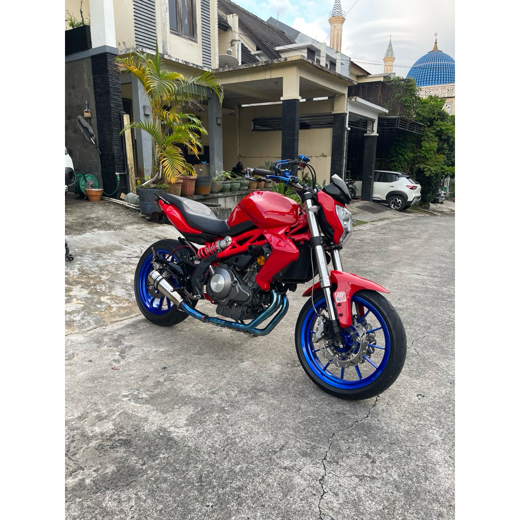 Benelli tnt 250 2015