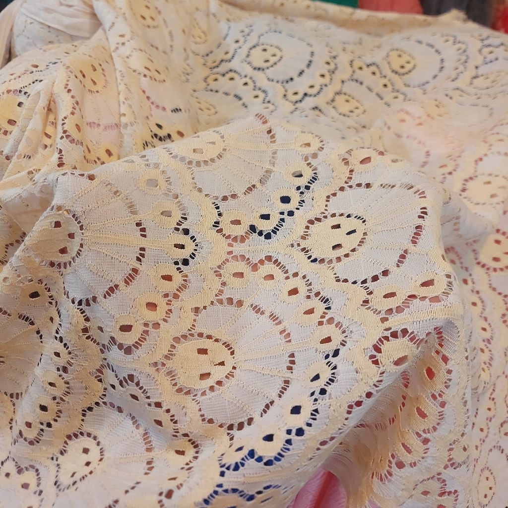 kain brokat meteran  - kain brokat luxury  - kain brokat kebaya  - kain brokat mewah ( cream) AT