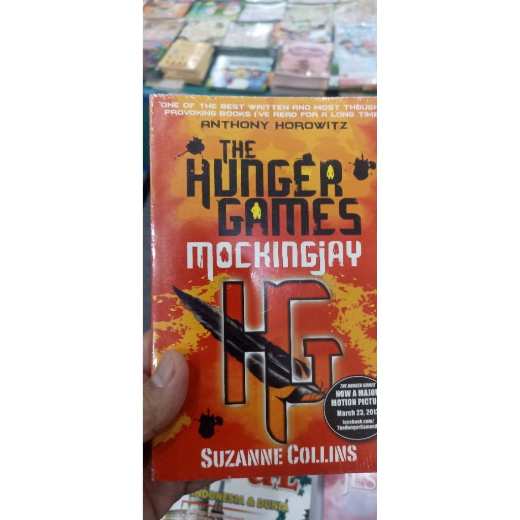 NOVEL HUNGER GAMES MOCKINGJAY EDISI PERTAMA