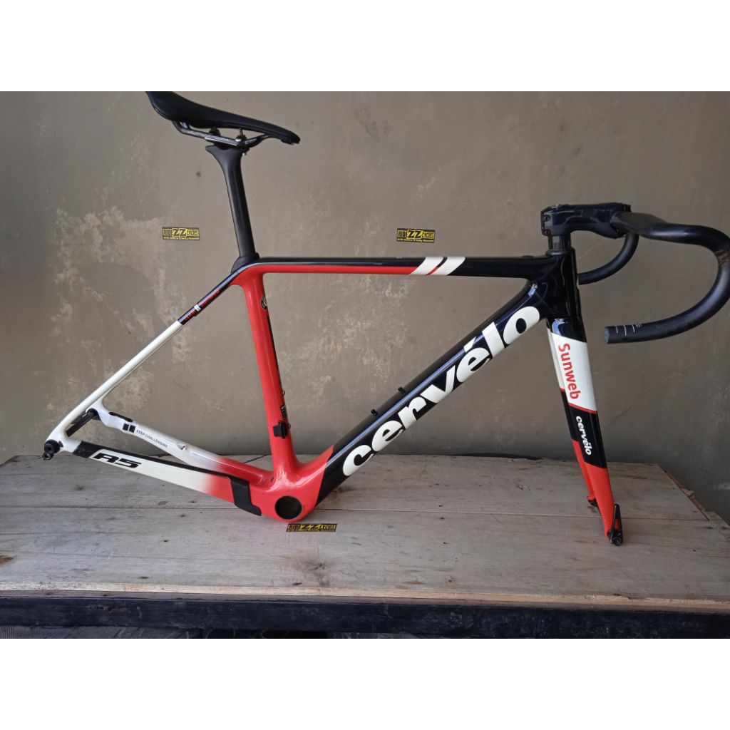 frame sepeda road bike set cervelo original italy seri carbon sunweb R5