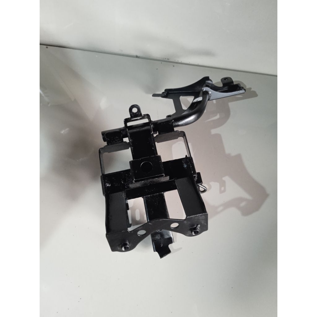 breket dudukan aki accu tameng vario 125 old KZR original