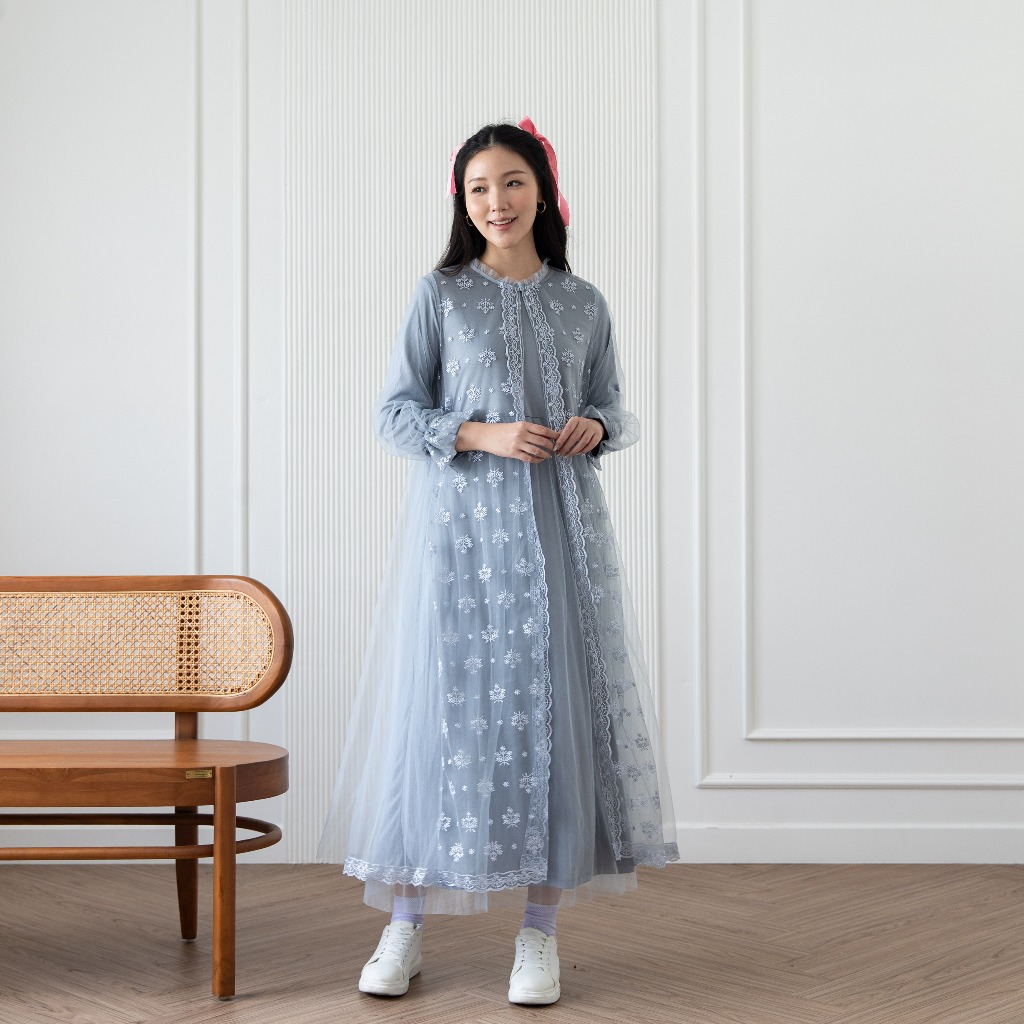 ULTRAVIOLET Ratih Tulle Maxi Dress 424 Blue Bouquet - Baju Terusan Maxi Gamis Wanita Kasual Hijaber 