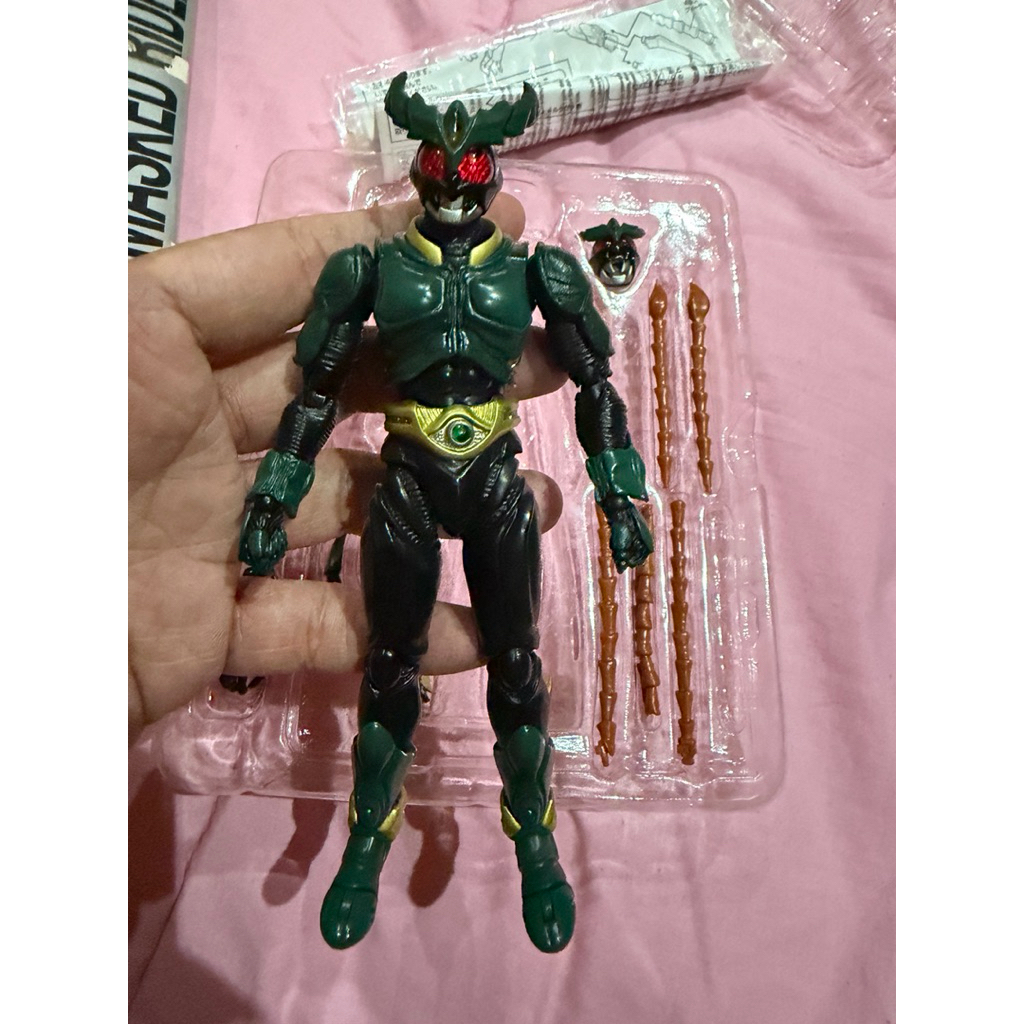 SHF Kamen Rider Gills dan Kamen Rider G4