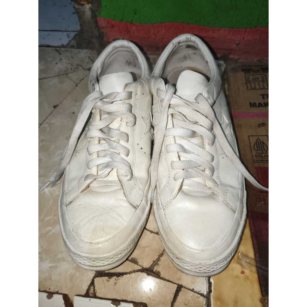 sepatu converse bahan kulit
