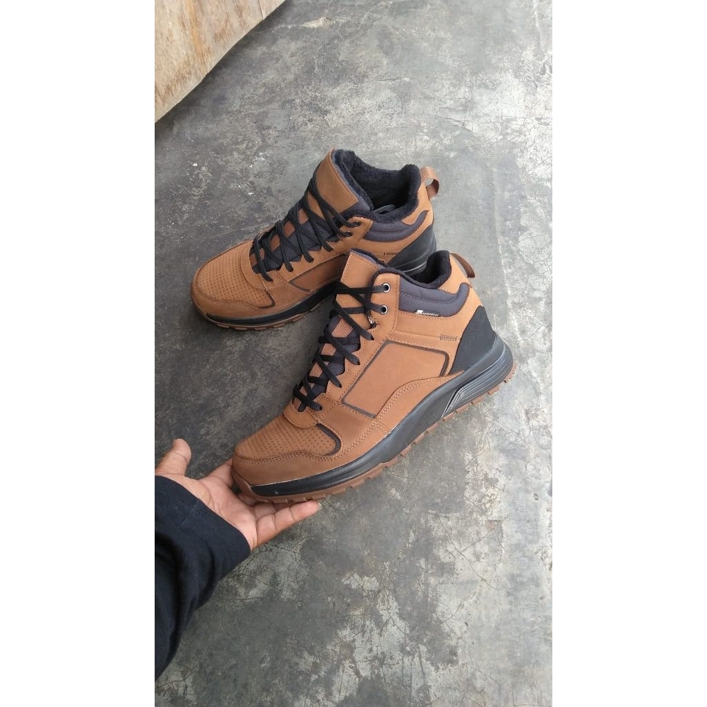Sepatu Gunung Trekking Quechua SH500 Mid Waterproof Kondisi Second Mulus Like New Size 42 insole 26.