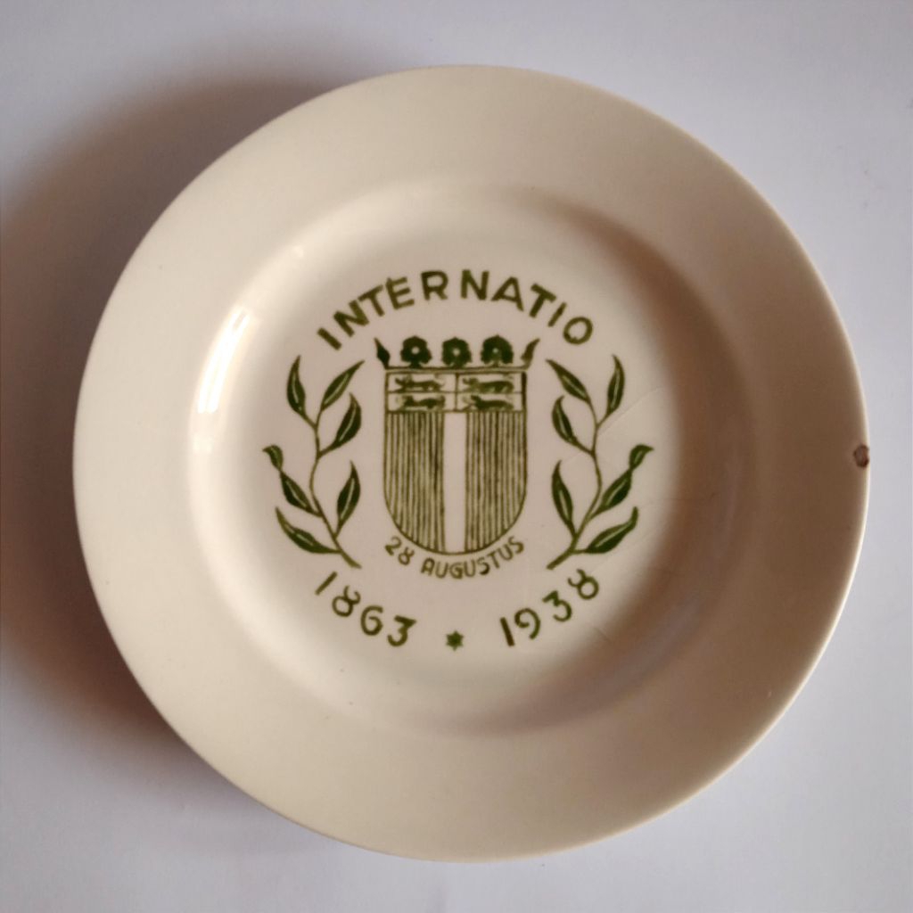 Antik Vintage Piring Porselen Peringatan 70 Tahuh Perusahaan Dagang Hindia Belanda Internatio 28 Agu