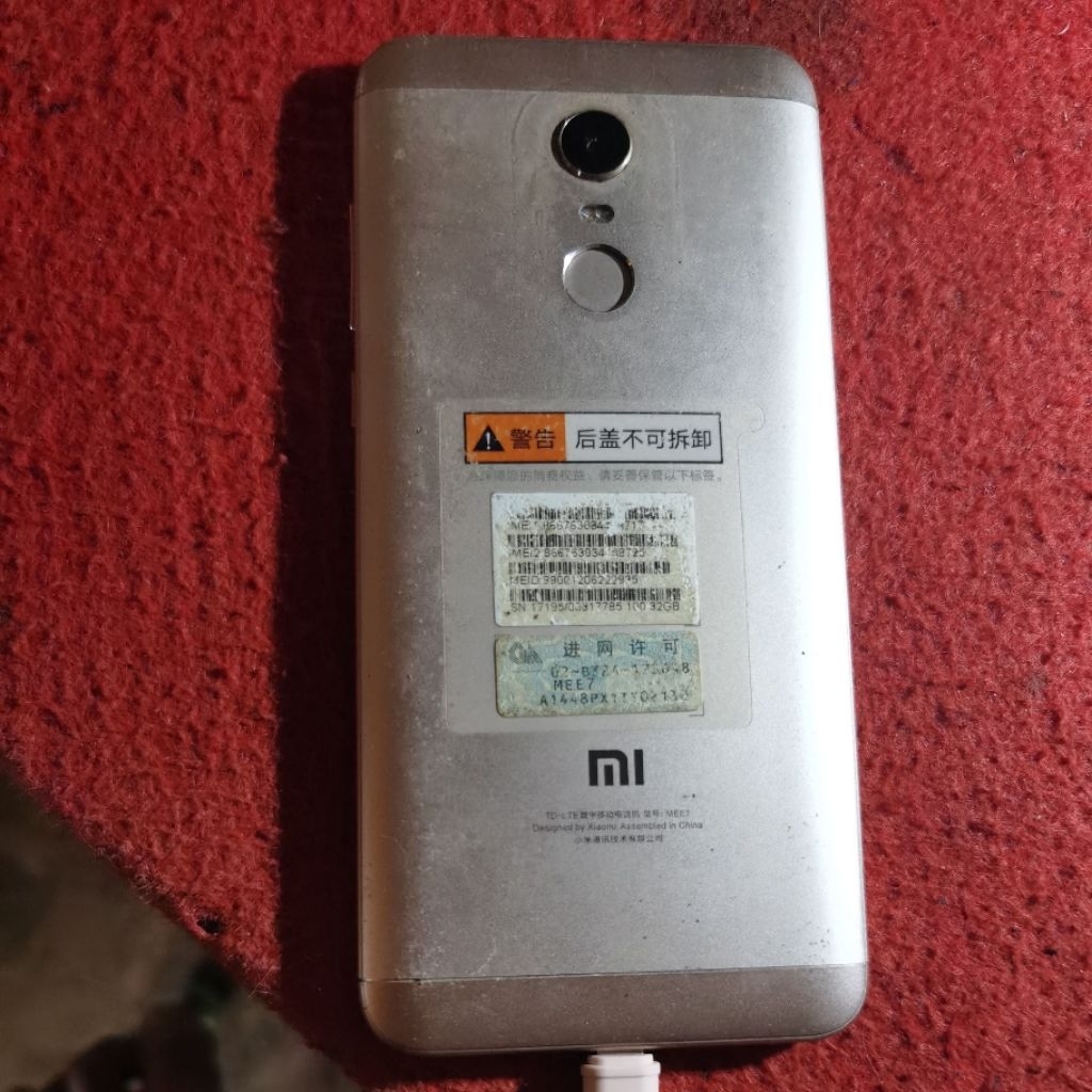 redmi 5 plus lcd ori bodi ori mesin bagus minus harus ganti batre pin pola tidak ada.
