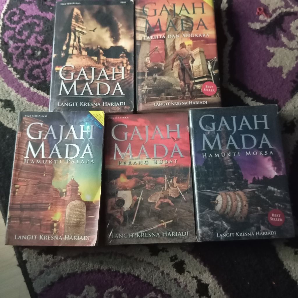 satu set gajah Mada langit Kresna Hariadi