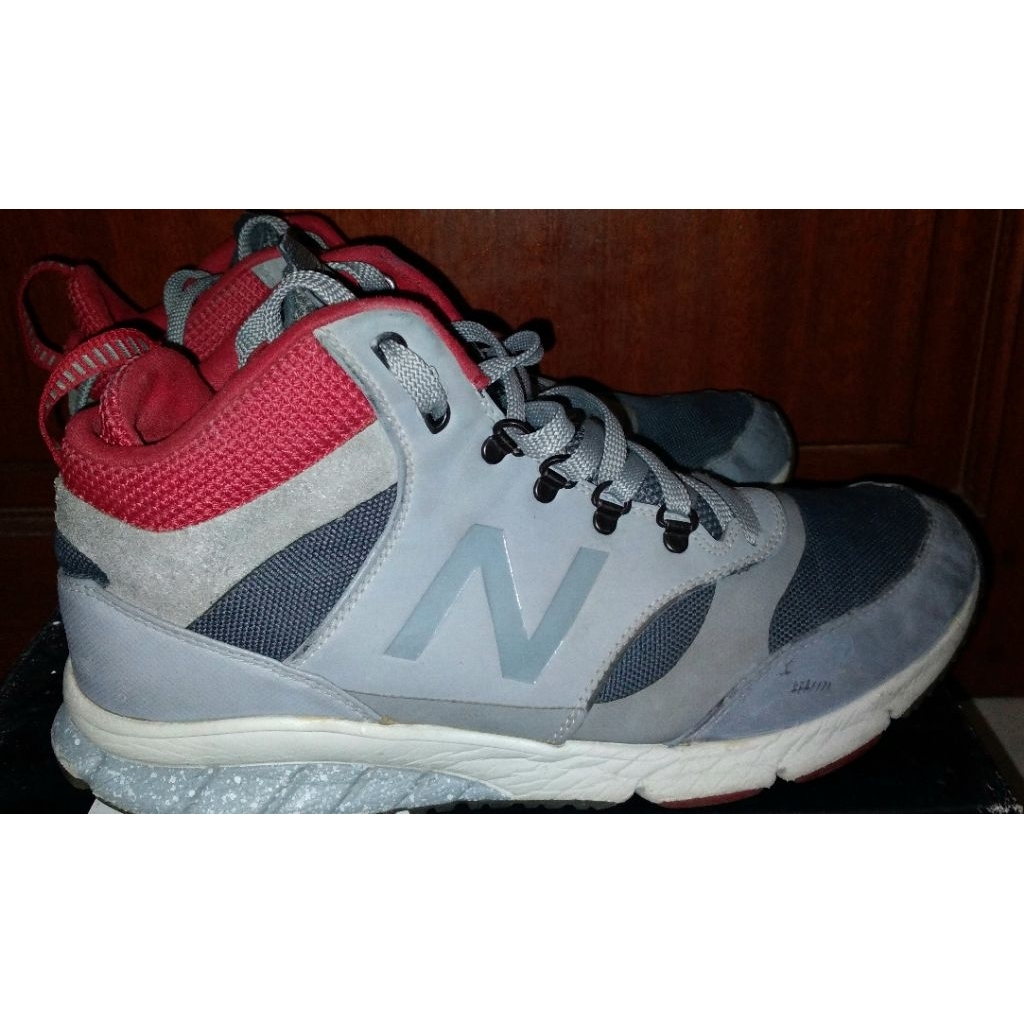 sepatu NB 710 model tinggi original