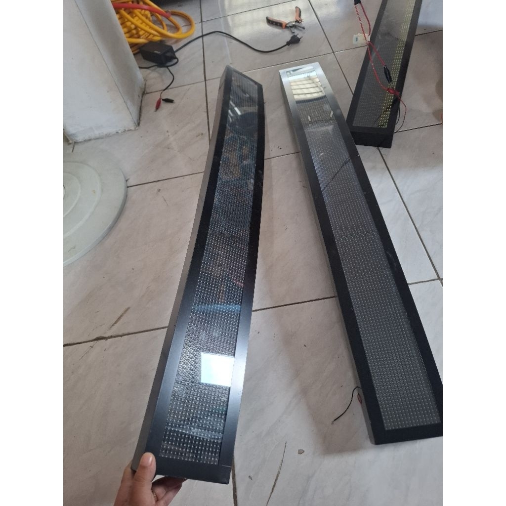 Lampu Runingtext lengkung P10 3panel Rgb