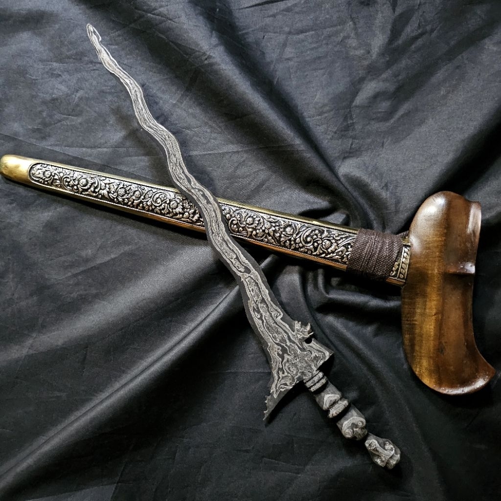 Keris Putut Sajen Nogo Siluman Luk 9