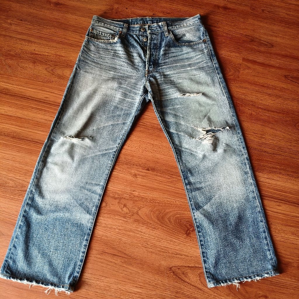 Levi's 501 Original Straight Leg - Vintage Light Wash (Pre-loved)