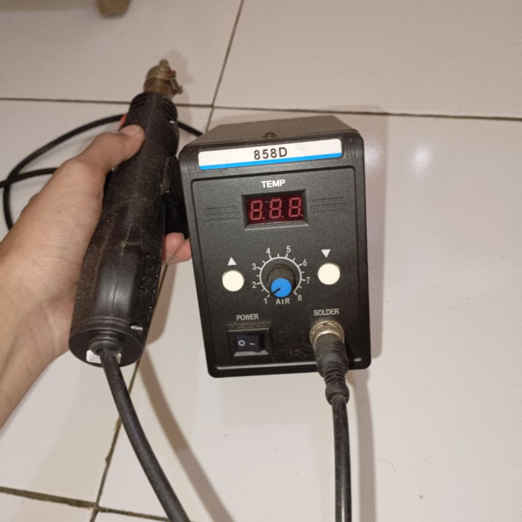 Solder blower 858D 700w  bekas Masih normal