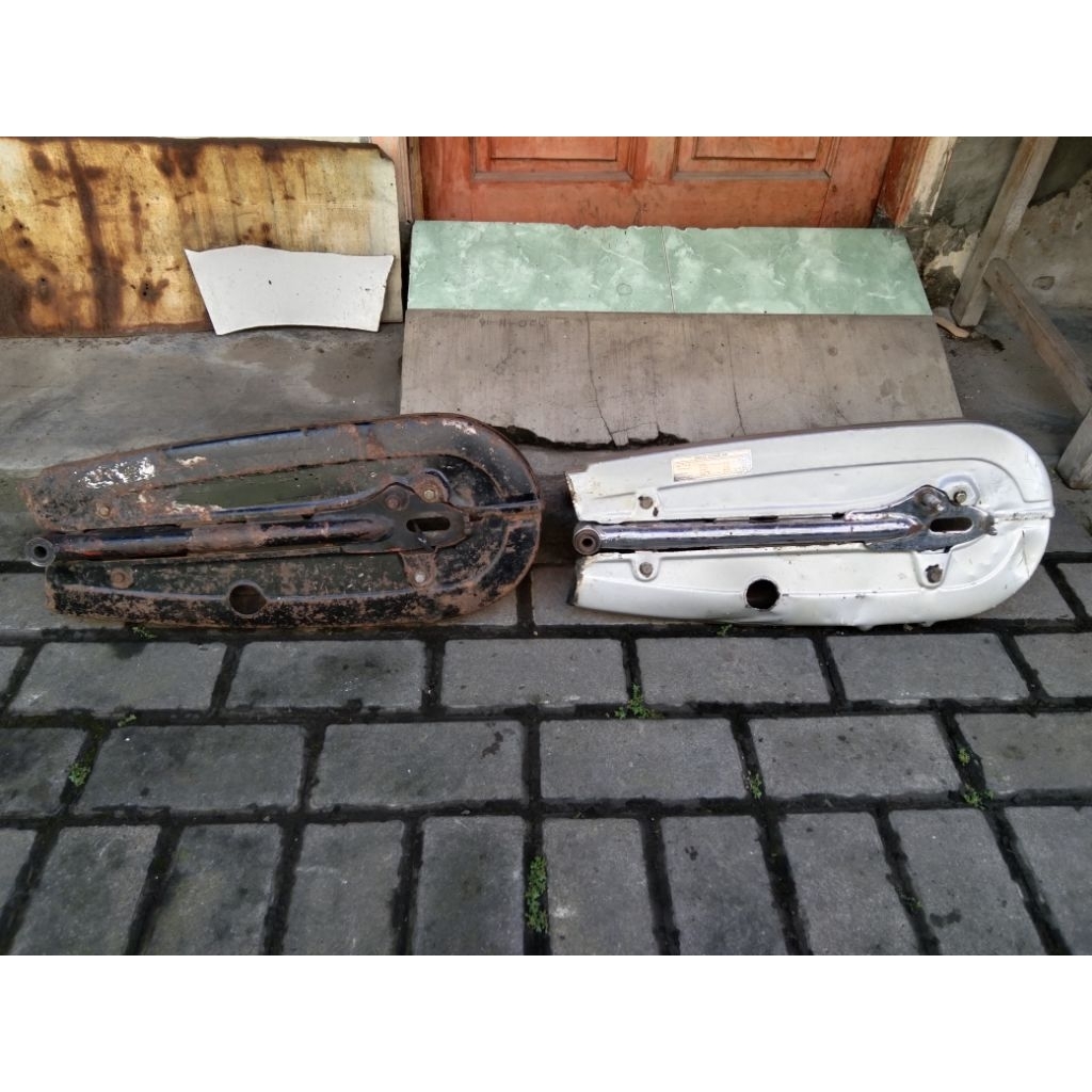 Katengkas / tutup rantai gl100 / gl125 / cb k5 ori bekas, kondisi bekas & layak pakai. Katengkas aja