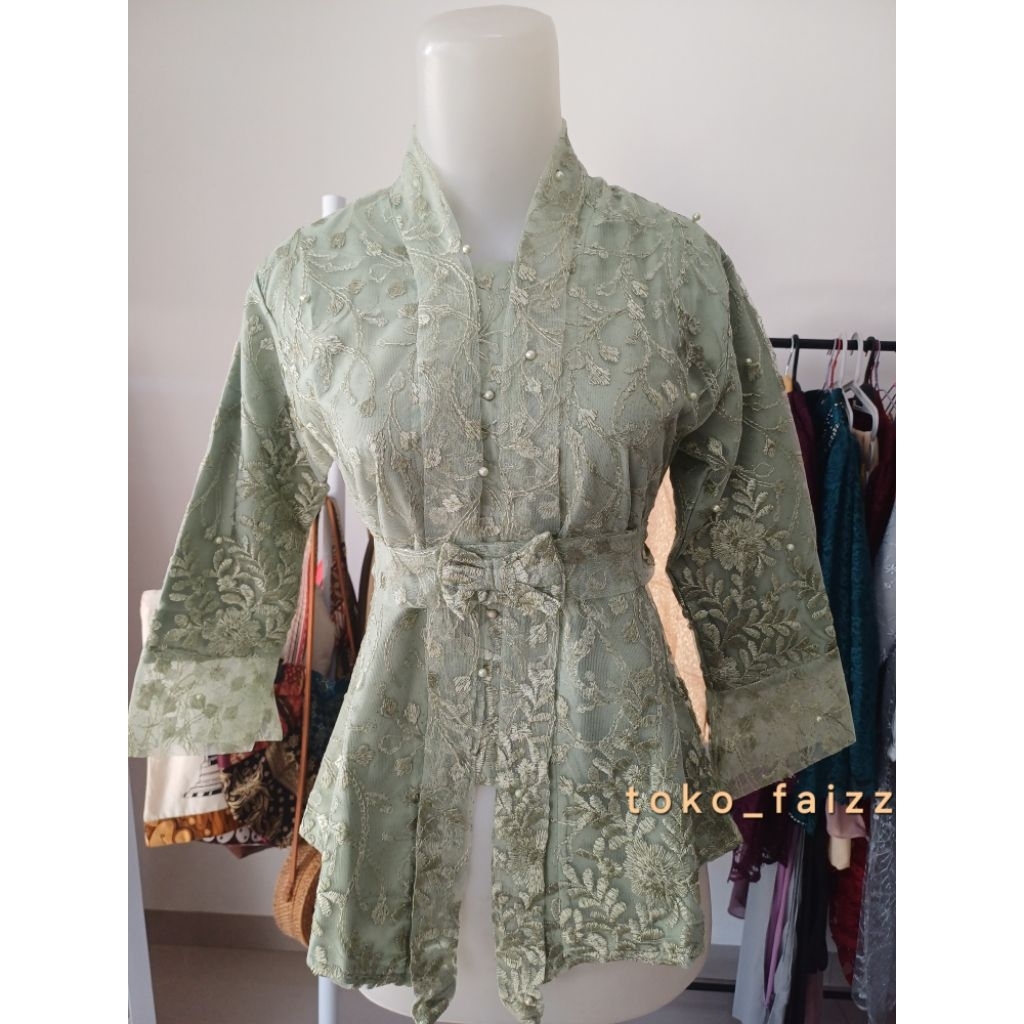 kebaya sage green/kebaya hijau/kebaya kartini/kebaya wisuda/kebaya modern