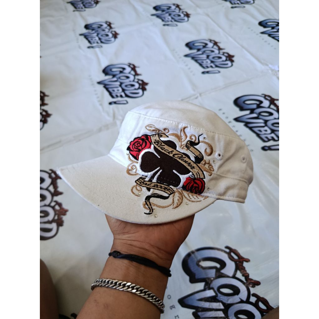 topi Black clover clasic