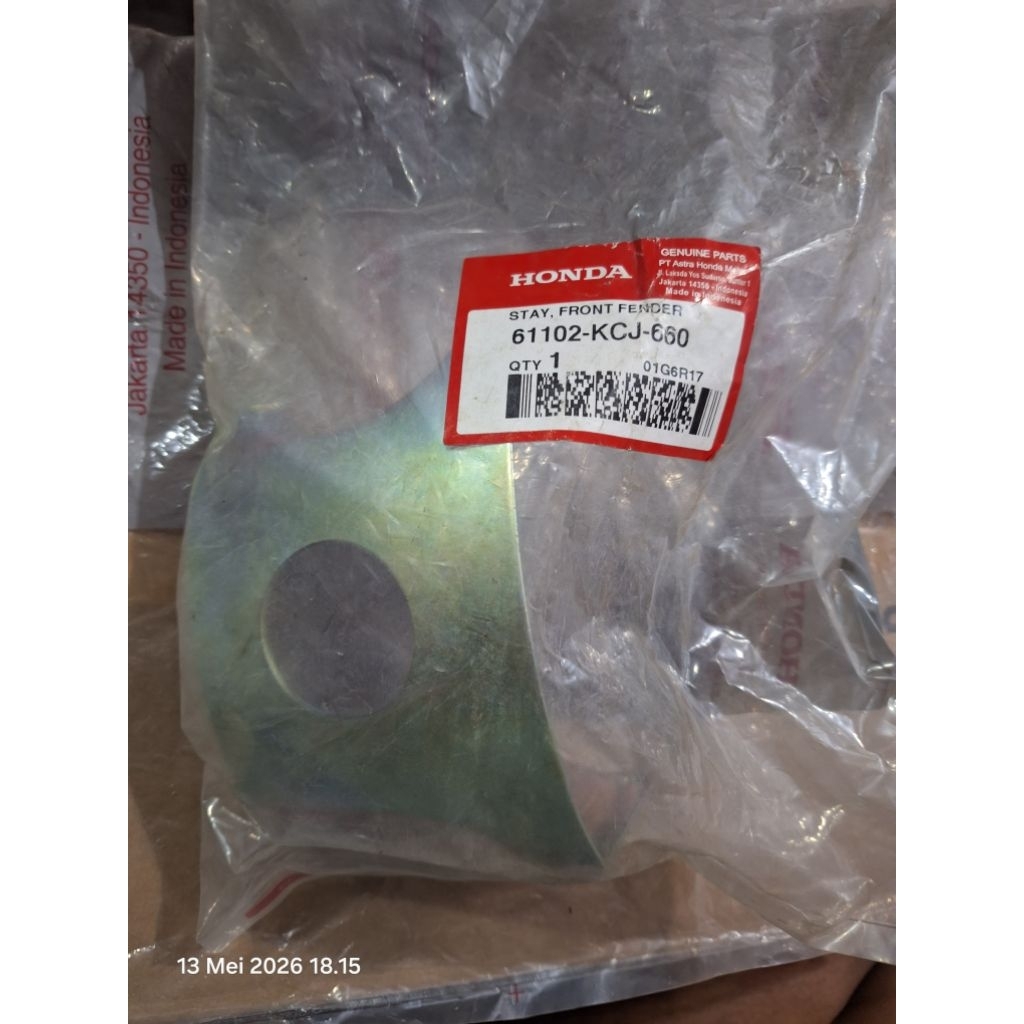 stay front fender breket besi spakbor depan honda tiger revo original ahm honda 61102-kcj-660