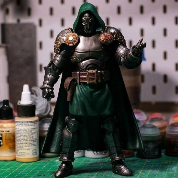 doctor doom armor kit dr doom Fantastic Four ADAM Muff Toys Notaman NWToys Vtoys Romankey Marvel Leg