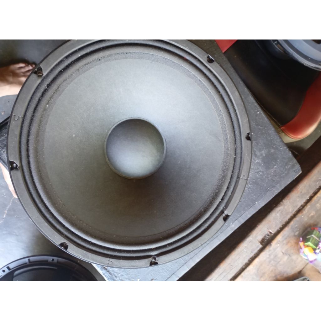 speker 15 inc BMA 1575h masih mulus