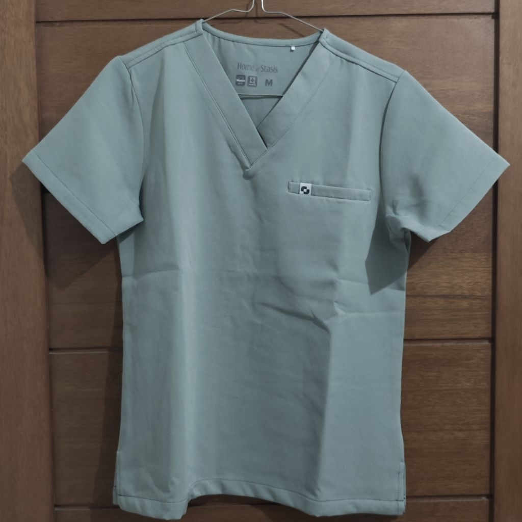 [Preloved] Baju OK / Baju Jaga / Scrub Medis V-neck Lengan Pendek Merk Home of Stasis Airy Pro+ Warn