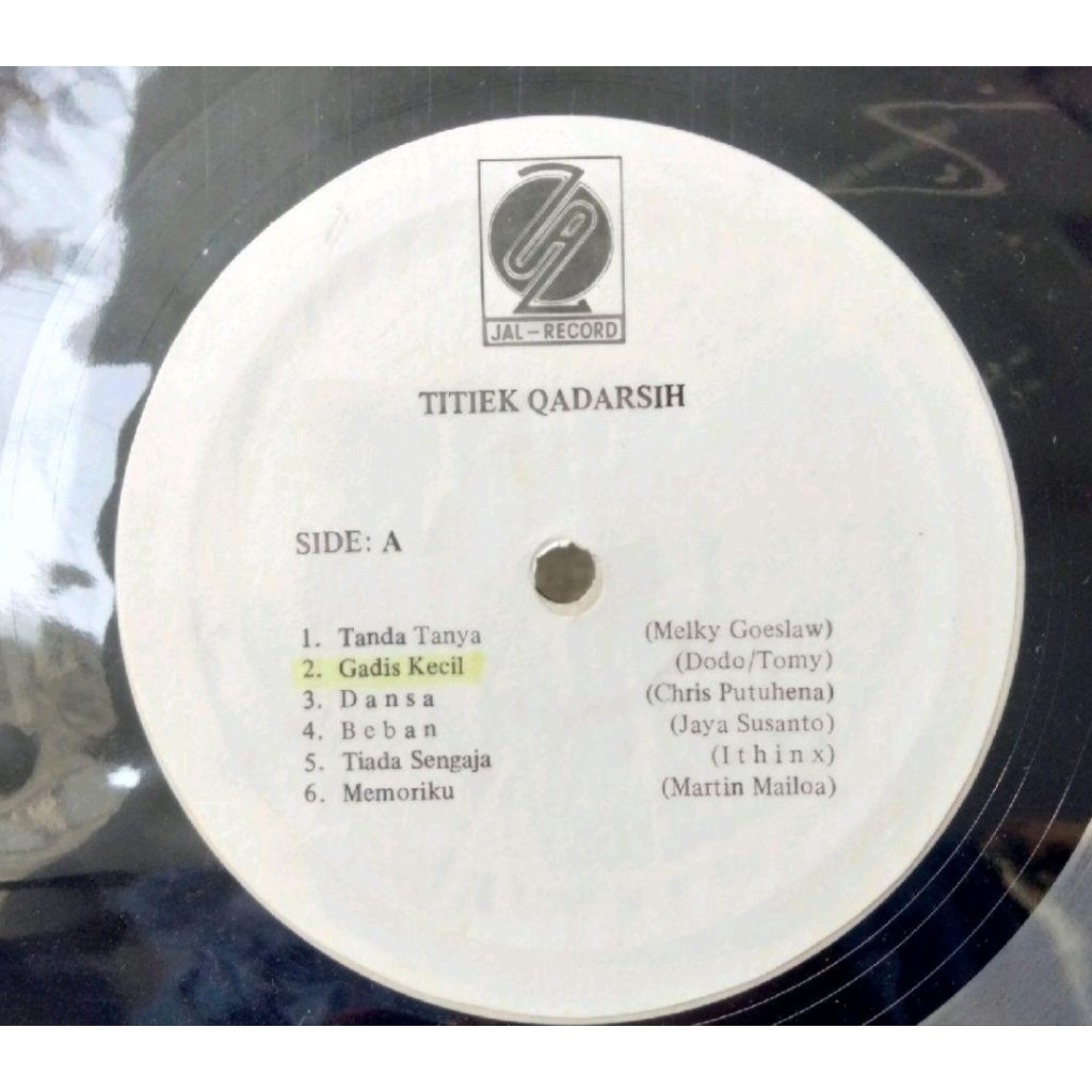 VINYL PIRINGAN HITAM 12 TITIEK QADARSIH