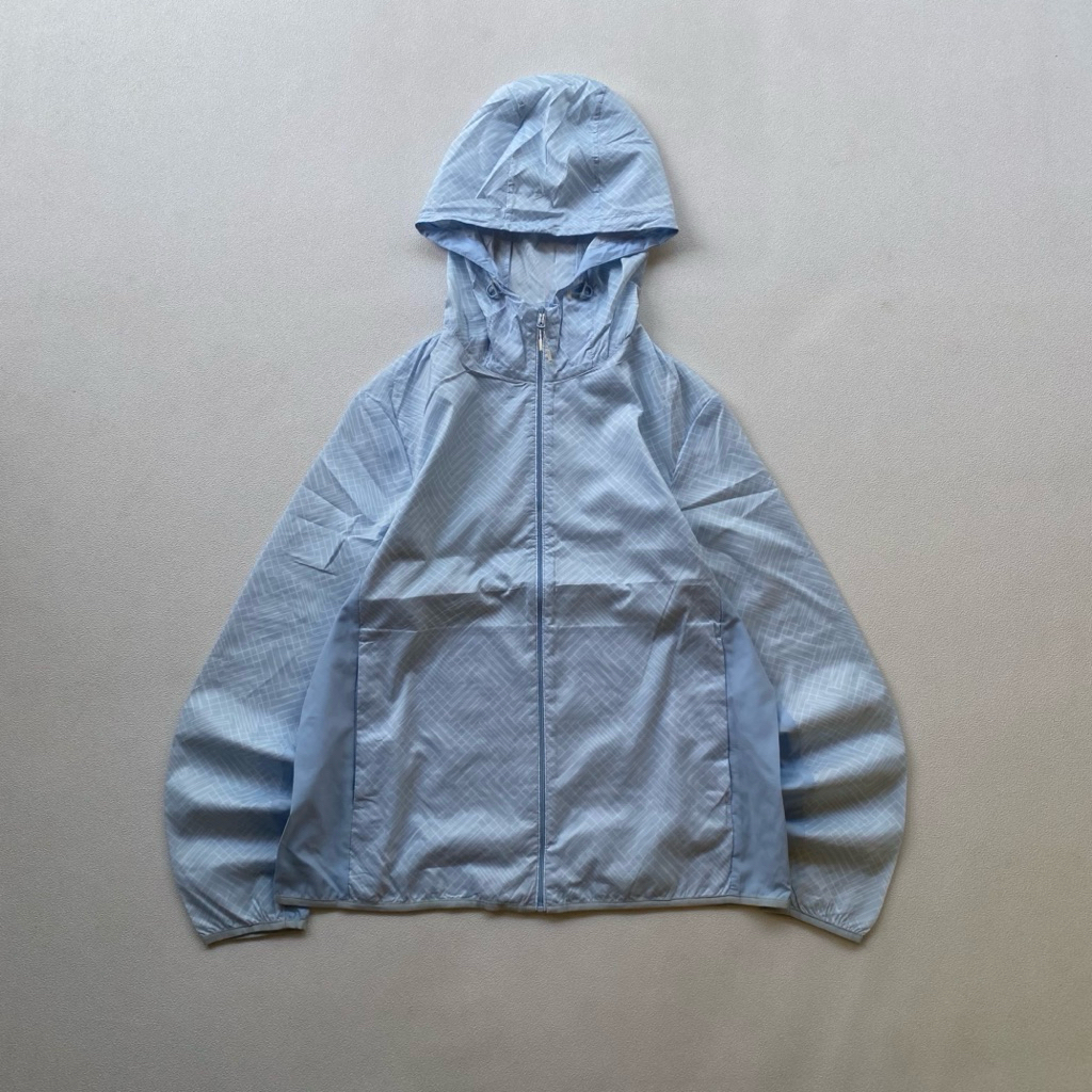 jaket uniqlo lightweight pocketable windbreaker hiking jaket
