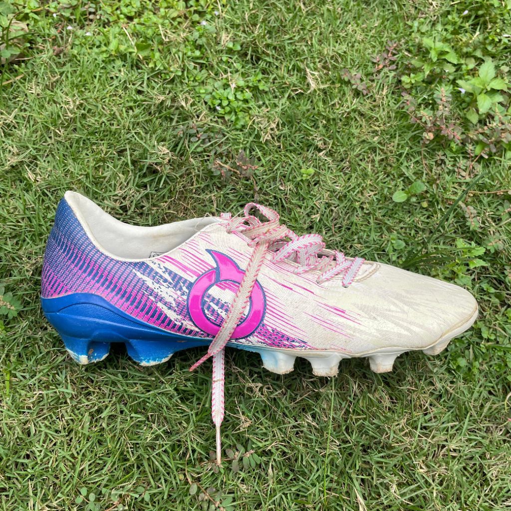 baca deskripsi, sepatu hanya sebelah kanan doang Sepatu bola second Size 40