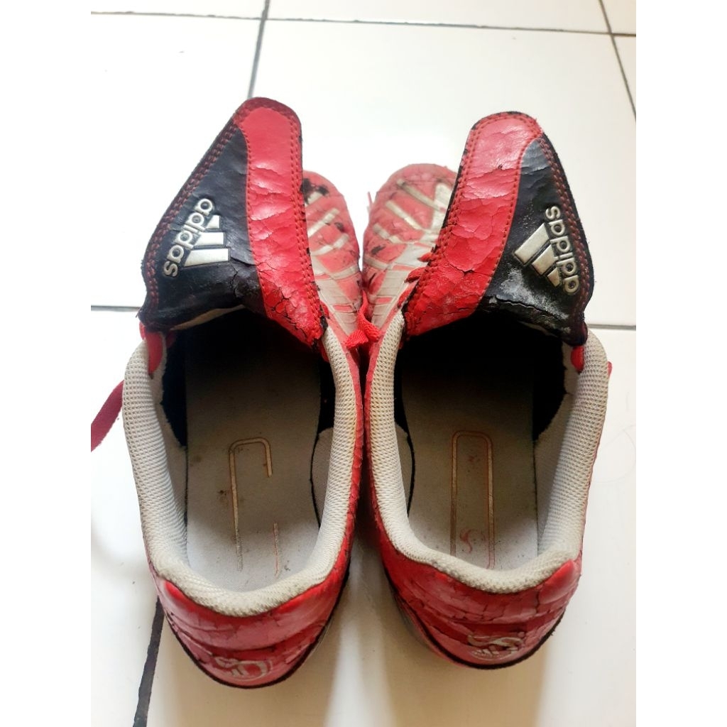 Sepatu Adidas original Made in Vietnam