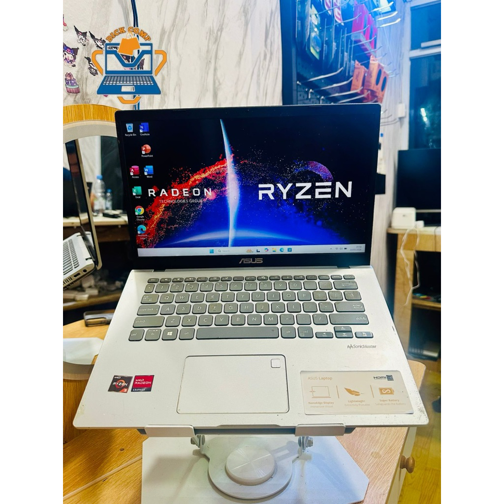 Asus X409da. ryzen 3 3200u. ram 8/1000+128gb ssd. normal