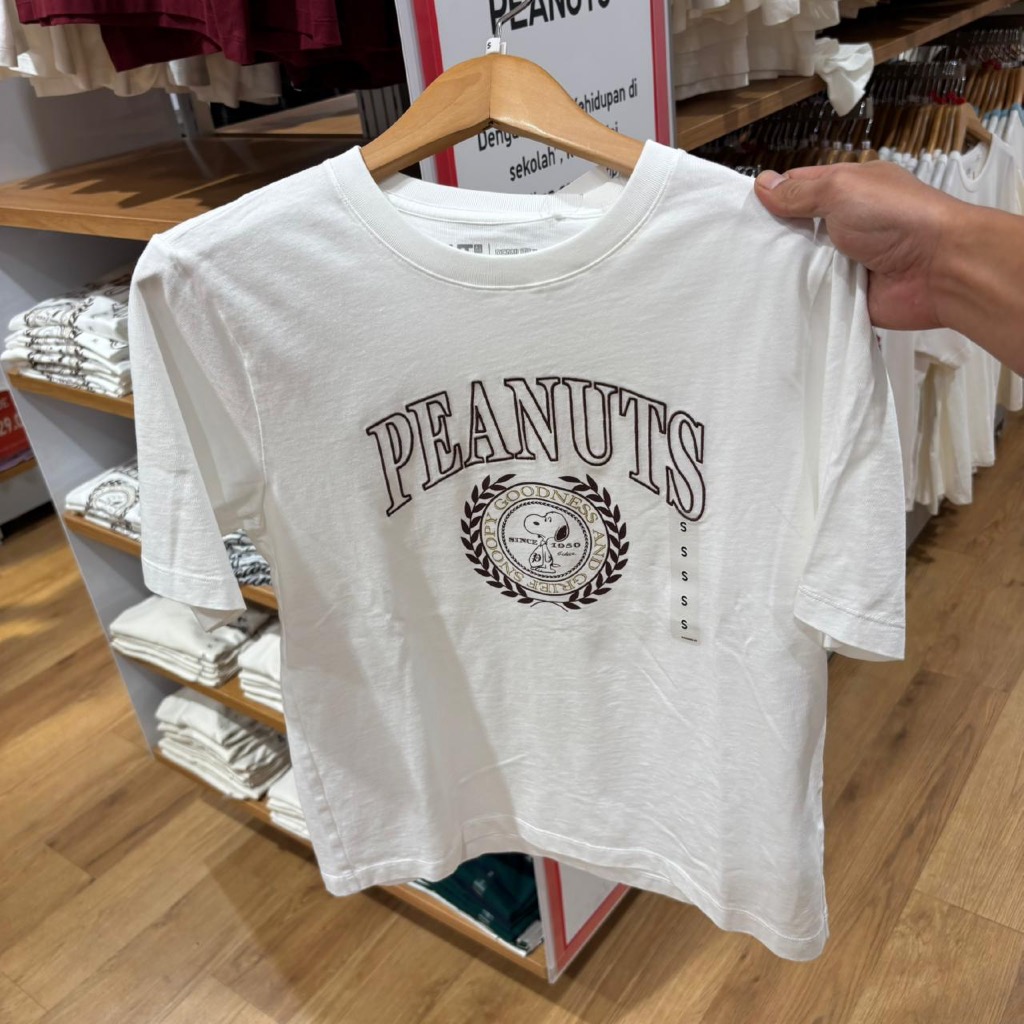 Jastip. Tshirt Uniqlo X Peanuts (Woman)