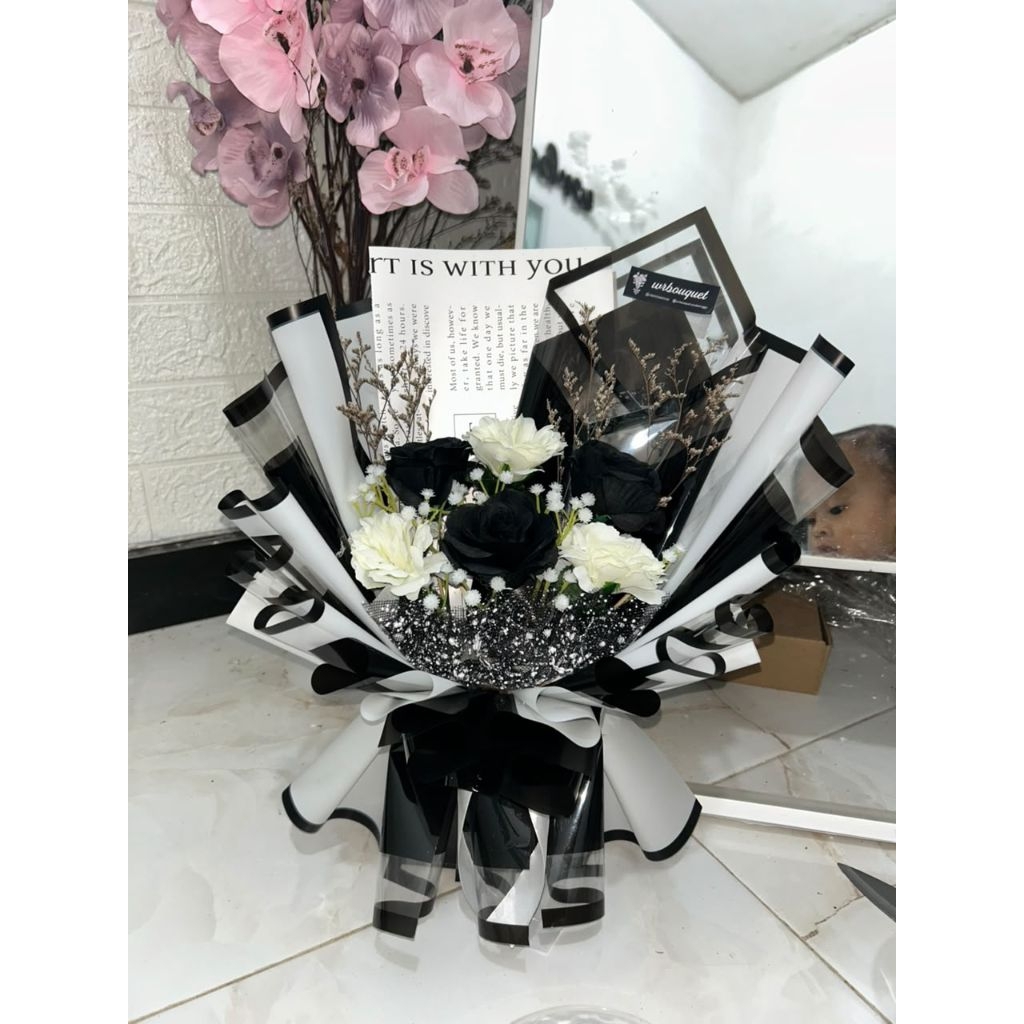 buket bunga 6 tangkai hitam putih/ buket bunga aestetic/buket bunga cantik