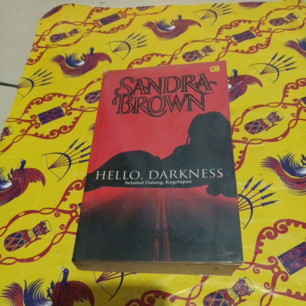 Novel Sandra Brown - Hello Darkness, Selamat Datang kegelapan